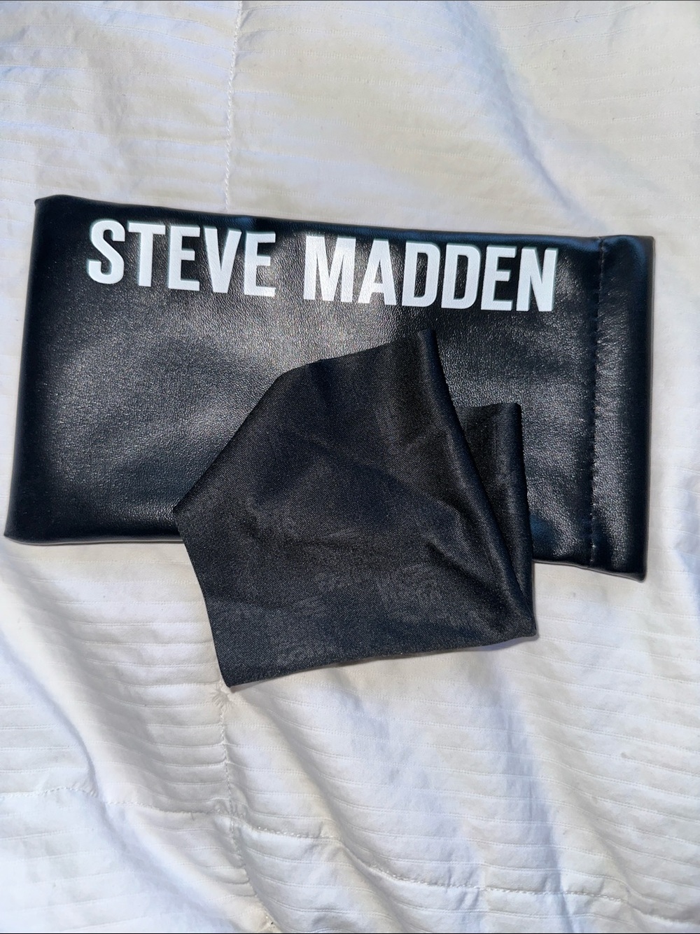 Steve Madden Black Sunglasses Sleeve and Cleaning Cloth